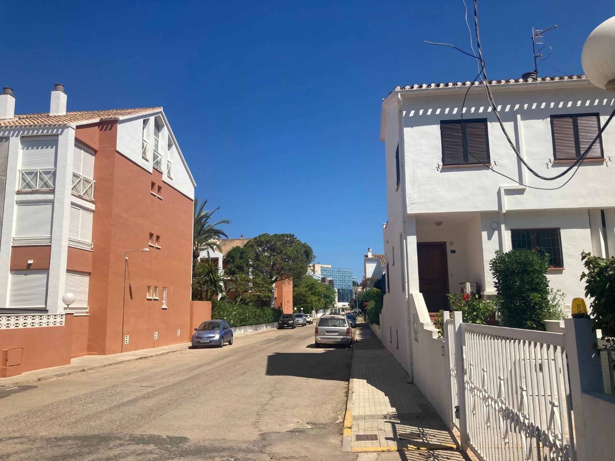 Chalet Adosado En Urbanizacion Con Precioso Jardin 德尼亚 外观 照片